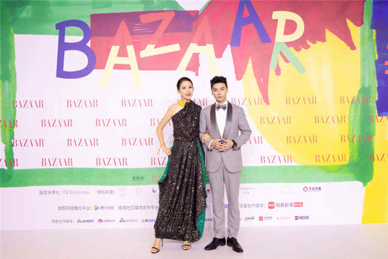 2021时尚芭莎慈善晚宴暖心开幕 璀璨星光照亮乡村儿童的未来(图2) 2021时尚芭莎慈善晚宴暖心开幕 璀璨星光照亮乡村儿童的未来(图2)