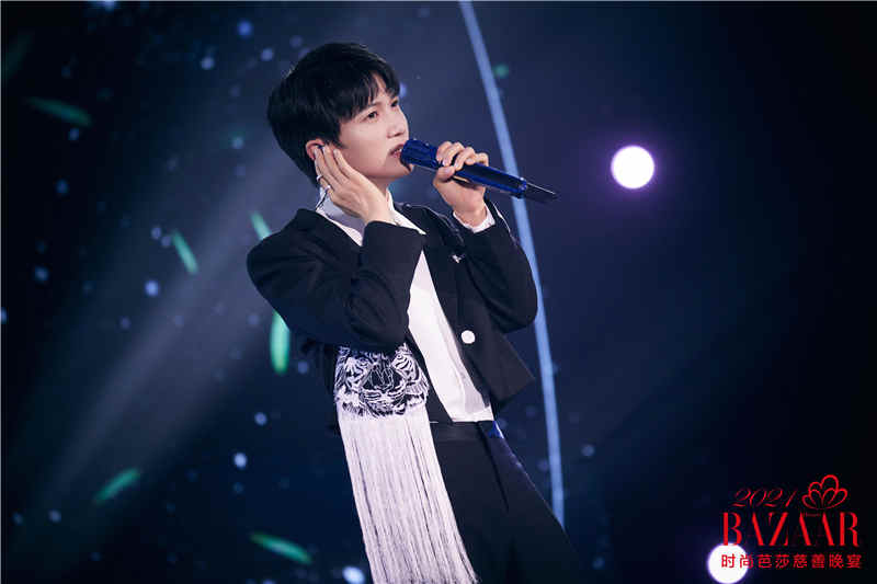 2021时尚芭莎慈善晚宴暖心开幕 璀璨星光照亮乡村儿童的未来(图13)