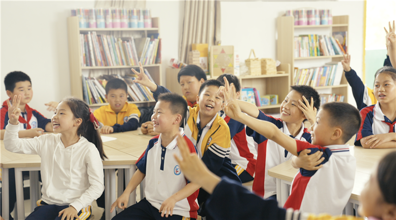 2021时尚芭莎慈善晚宴暖心开幕 璀璨星光照亮乡村儿童的未来(图17)